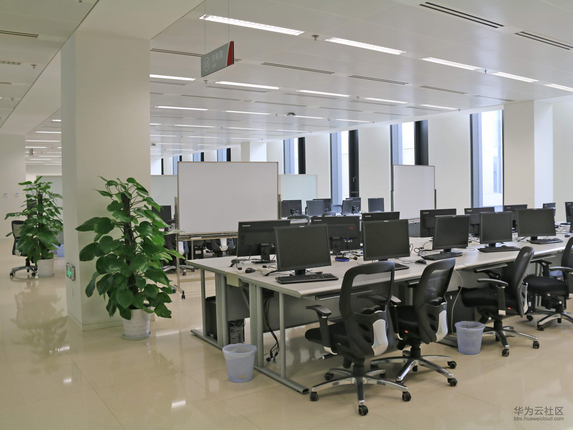 1530668531302712.jpg 教学环境.jpg