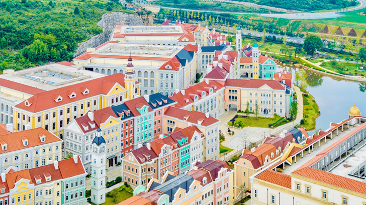 2-4坐落在贵安新区数谷大道 1 号的“童话小镇”，也是华为云全球最大云数据中心.png