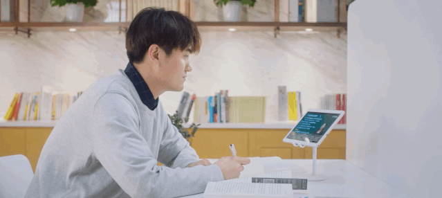 1601257452271080336.gif