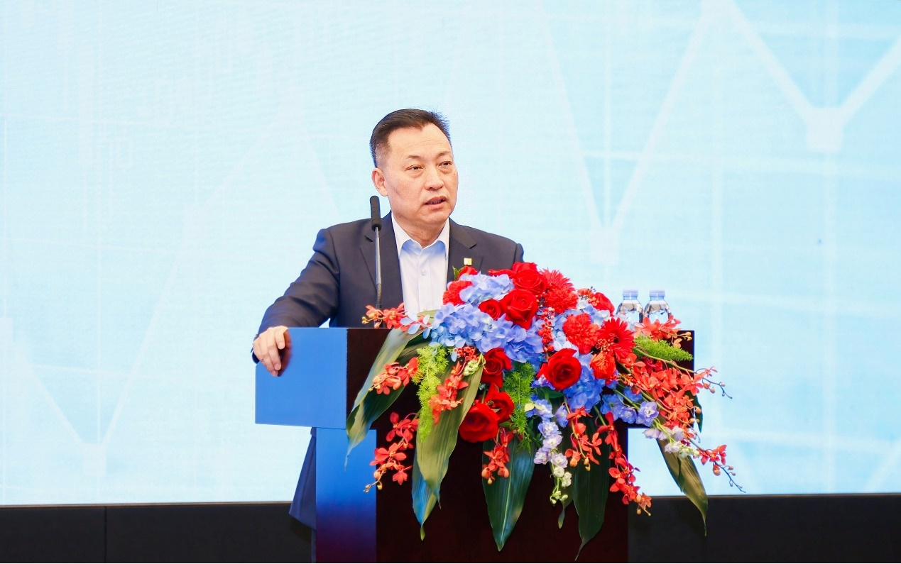 百年人寿党委书记、董事长王新浩.png