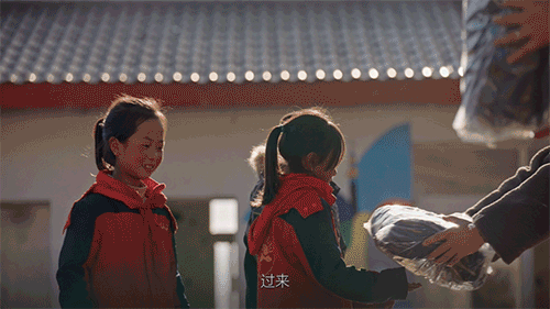 孩子们开心穿新衣v1.gif