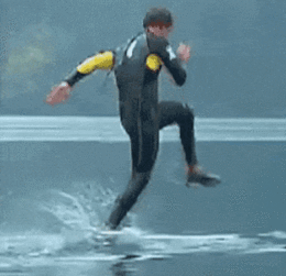 趟水.gif