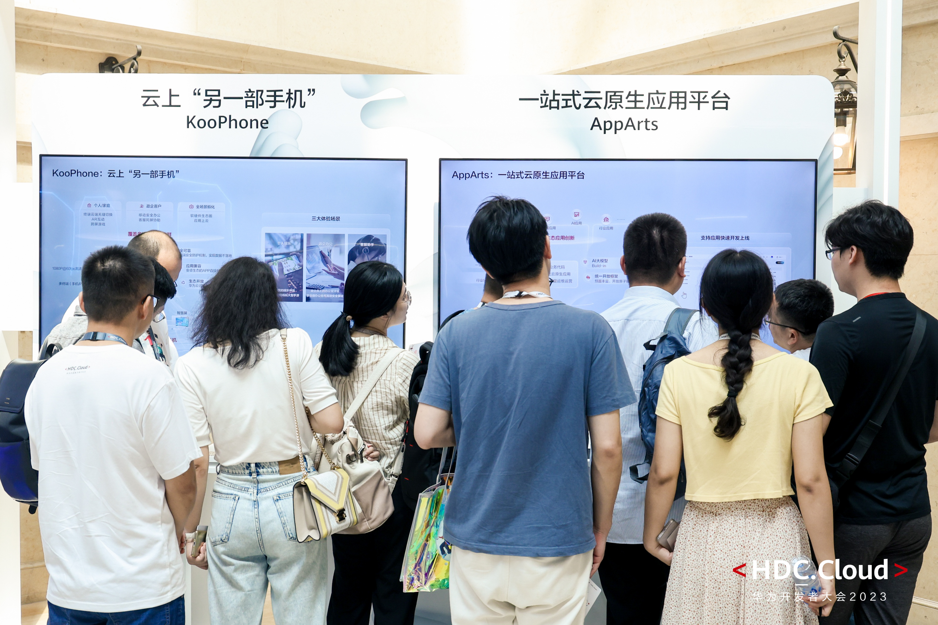 配图9 展台现场.jpg